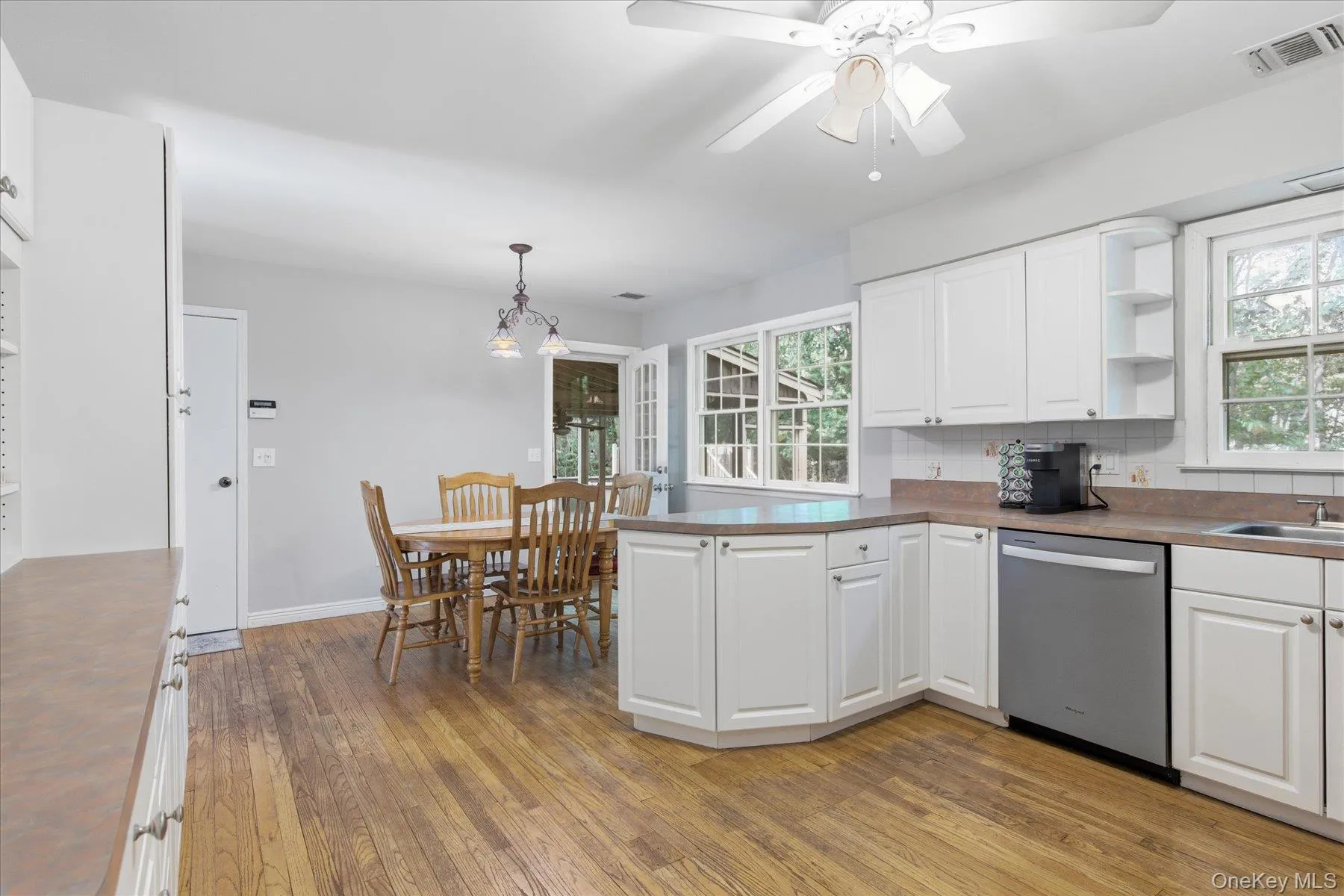 Spacious Eat In Kitchen Spacious Eat In Kitchen
