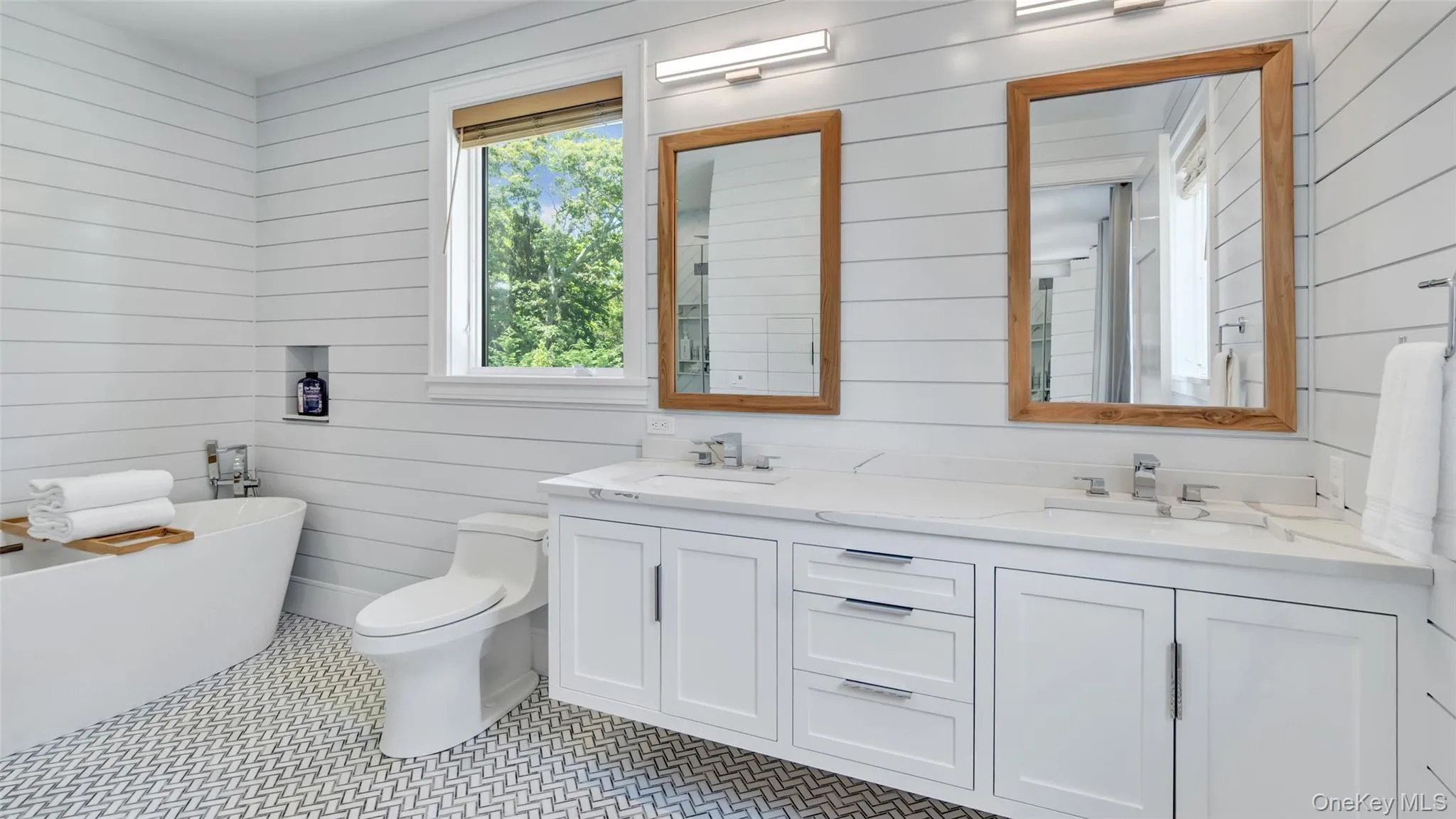 37 Wakeman Road, Southampton, NY, 5 Bedrooms Bedrooms, 13 Rooms Rooms,1 BathroomBathrooms,Residential Lease,For Rent,Wakeman,0,994433 37 Wakeman Road, Southampton, NY, 5 Bedrooms Bedrooms, 13 Rooms Rooms,1 BathroomBathrooms,Residential Lease,For Rent,Wakeman,0,994433
