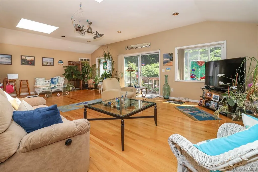 199 Hanson Lane, New Rochelle, NY, 3 Bedrooms Bedrooms, 7 Rooms Rooms,3 BathroomsBathrooms,Residential Lease,For Rent,Hanson Lane,0,994486 199 Hanson Lane, New Rochelle, NY, 3 Bedrooms Bedrooms, 7 Rooms Rooms,3 BathroomsBathrooms,Residential Lease,For Rent,Hanson Lane,0,994486