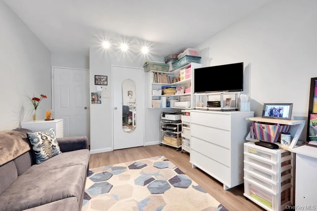 117 De Haven Drive, Yonkers, NY, 3 Bedrooms Bedrooms, 6 Rooms Rooms,2 BathroomsBathrooms,Residential,For Rent,De Haven,0,994508 117 De Haven Drive, Yonkers, NY, 3 Bedrooms Bedrooms, 6 Rooms Rooms,2 BathroomsBathrooms,Residential,For Rent,De Haven,0,994508