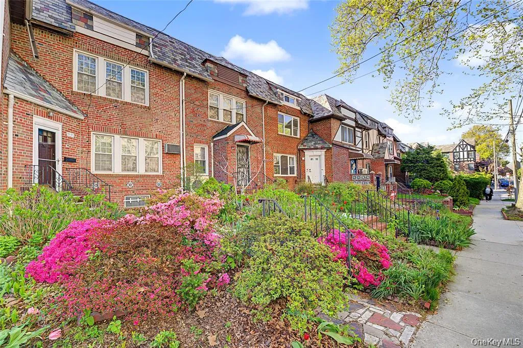 9307 69th Avenue, New York, NY, 4 Bedrooms Bedrooms, 10 Rooms Rooms,3 BathroomsBathrooms,Residential,For Rent,69th,0,994541 9307 69th Avenue, New York, NY, 4 Bedrooms Bedrooms, 10 Rooms Rooms,3 BathroomsBathrooms,Residential,For Rent,69th,0,994541