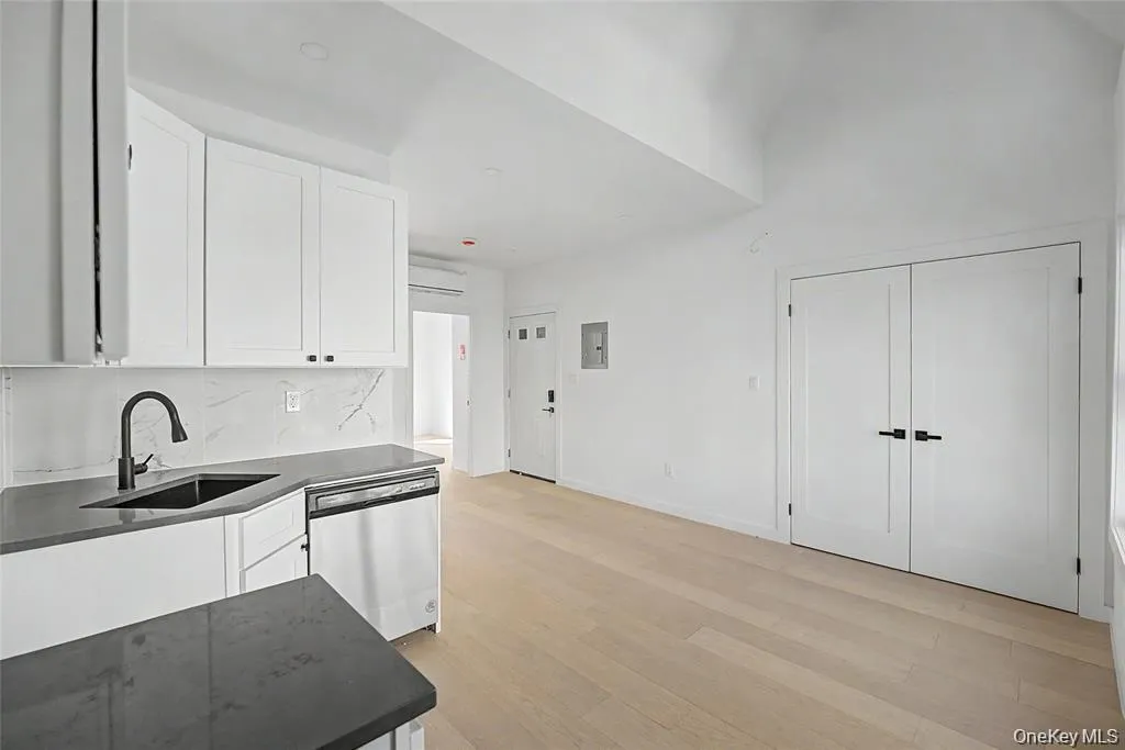9307 69th Avenue, New York, NY, 4 Bedrooms Bedrooms, 10 Rooms Rooms,3 BathroomsBathrooms,Residential,For Rent,69th,0,994541 9307 69th Avenue, New York, NY, 4 Bedrooms Bedrooms, 10 Rooms Rooms,3 BathroomsBathrooms,Residential,For Rent,69th,0,994541