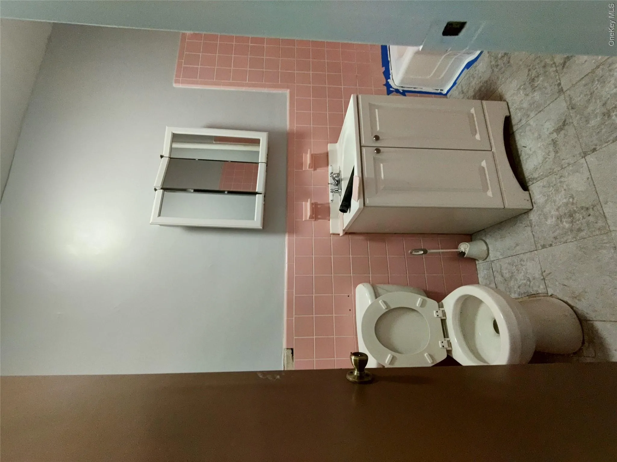 bathroom bathroom