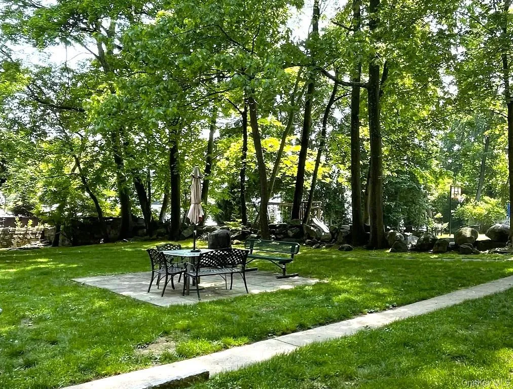 Scarsdale Country Estate has a BBQ area outside each house, garden area, playground and the complex allows dogs. Scarsdale Country Estate has a BBQ area outside each house, garden area, playground and the complex allows dogs.