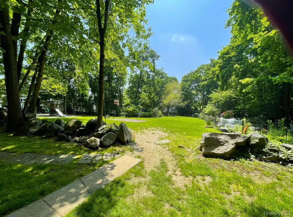Scarsdale Country Estate has a BBQ area outside each house, garden area, playground and the complex allows dogs. Scarsdale Country Estate has a BBQ area outside each house, garden area, playground and the complex allows dogs.