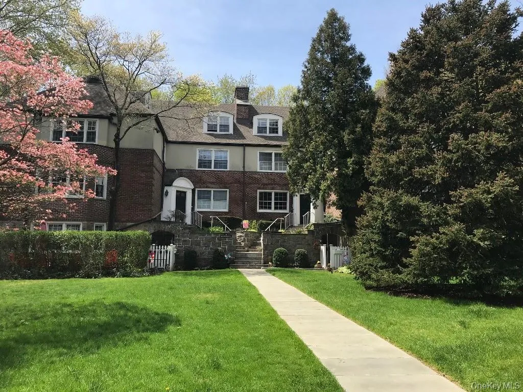 Scarsdale Country Estate has a BBQ area outside each house, garden area, playground and the complex allows dogs. Scarsdale Country Estate has a BBQ area outside each house, garden area, playground and the complex allows dogs.