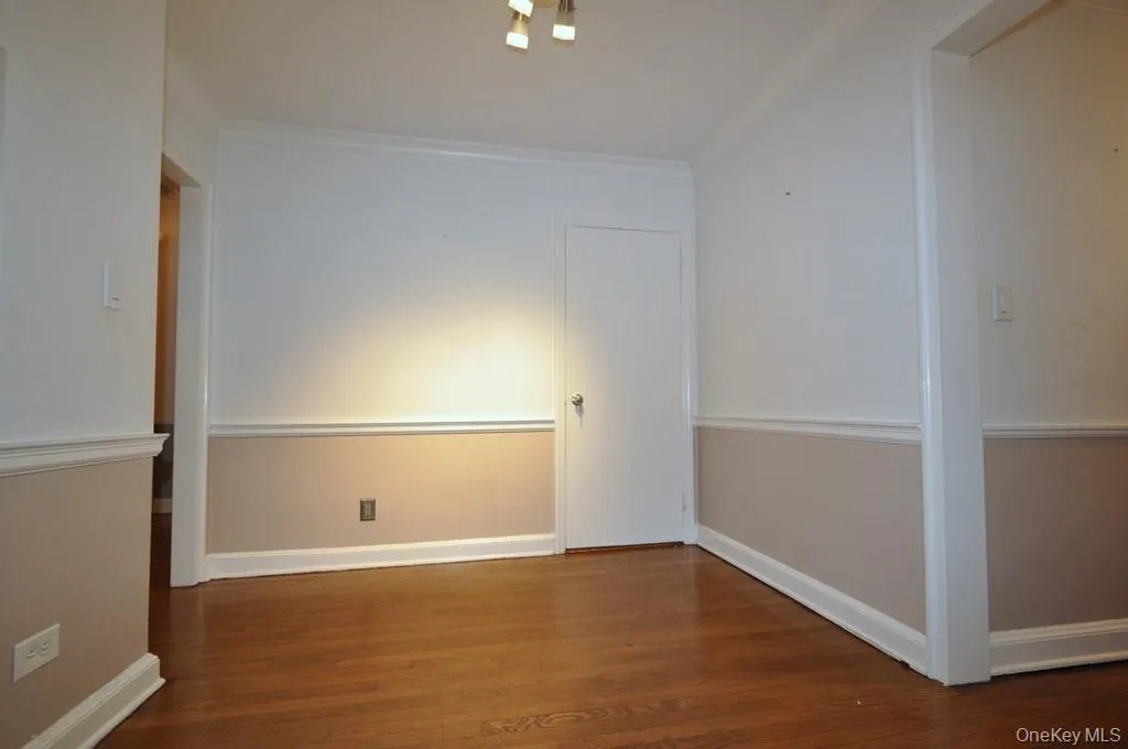 Entry Foyer can be used as a home office/open den area. closet also has pull out built ins. Entry Foyer can be used as a home office/open den area. closet also has pull out built ins.