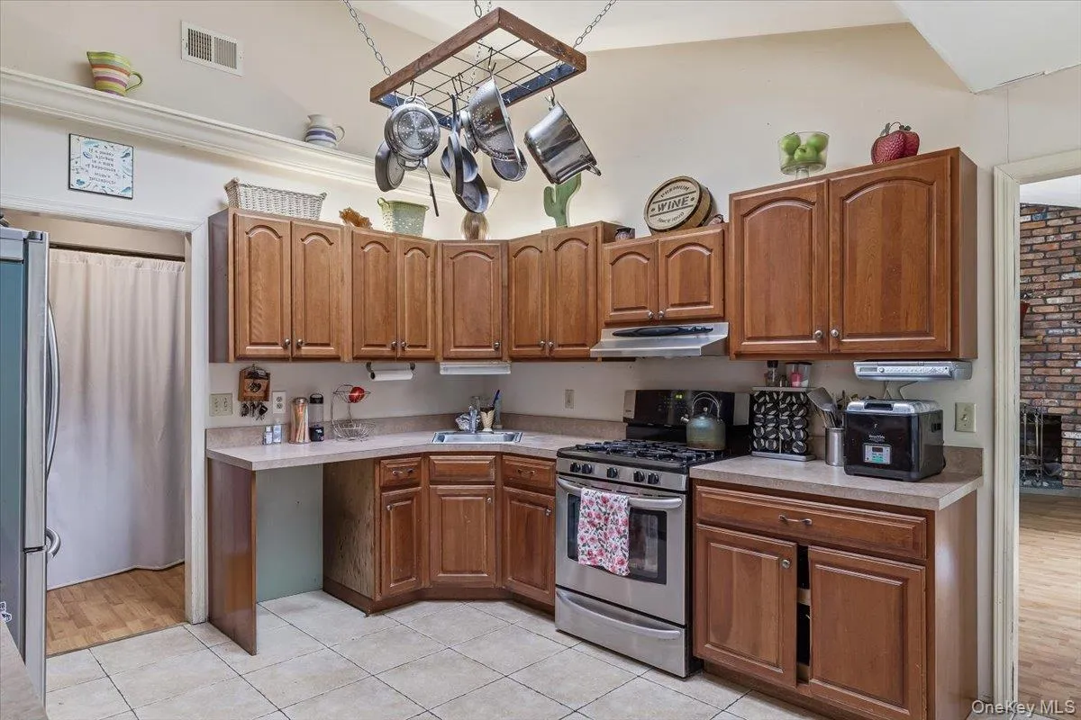 10 Calicotree Lane, Brookhaven, NY, 3 Bedrooms Bedrooms, 9 Rooms Rooms,2 BathroomsBathrooms,Residential,For Rent,Calicotree,0,994659 10 Calicotree Lane, Brookhaven, NY, 3 Bedrooms Bedrooms, 9 Rooms Rooms,2 BathroomsBathrooms,Residential,For Rent,Calicotree,0,994659