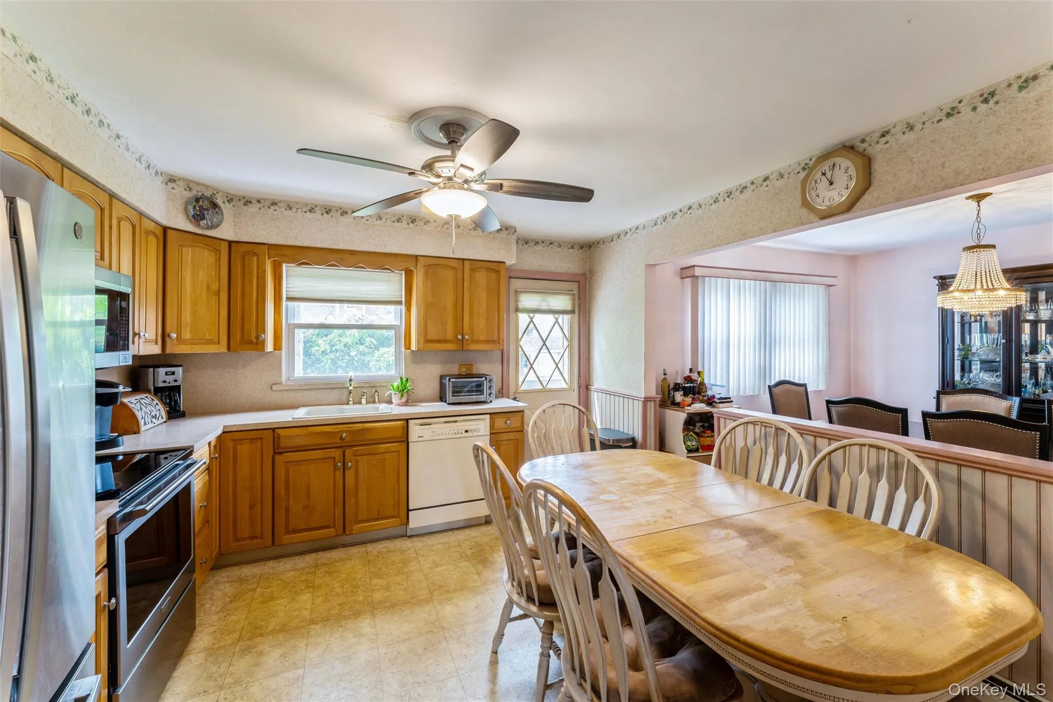 2 2nd Avenue, Oyster Bay, NY, 6 Bedrooms Bedrooms, 10 Rooms Rooms,2 BathroomsBathrooms,Residential,For Rent,2nd,0,994675 2 2nd Avenue, Oyster Bay, NY, 6 Bedrooms Bedrooms, 10 Rooms Rooms,2 BathroomsBathrooms,Residential,For Rent,2nd,0,994675
