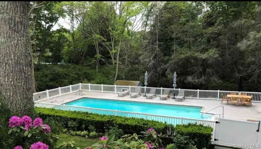 41 Columbine N Avenue, Southampton, New York 11946