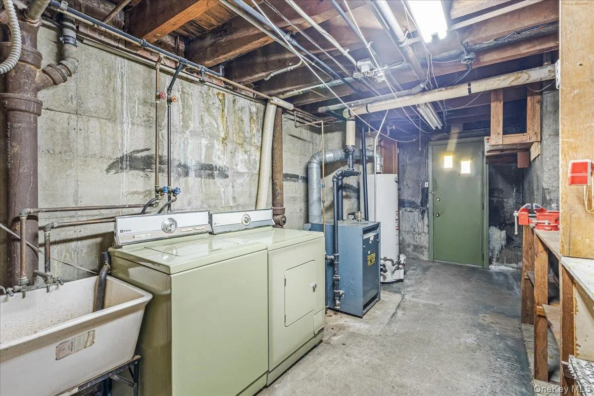 3231 163rd Street, New York, NY, 3 Bedrooms Bedrooms, 8 Rooms Rooms,1 BathroomBathrooms,Residential,For Rent,163rd,0,994743 3231 163rd Street, New York, NY, 3 Bedrooms Bedrooms, 8 Rooms Rooms,1 BathroomBathrooms,Residential,For Rent,163rd,0,994743