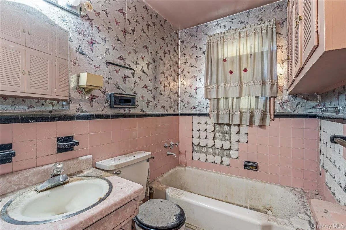 3231 163rd Street, New York, NY, 3 Bedrooms Bedrooms, 8 Rooms Rooms,1 BathroomBathrooms,Residential,For Rent,163rd,0,994743 3231 163rd Street, New York, NY, 3 Bedrooms Bedrooms, 8 Rooms Rooms,1 BathroomBathrooms,Residential,For Rent,163rd,0,994743