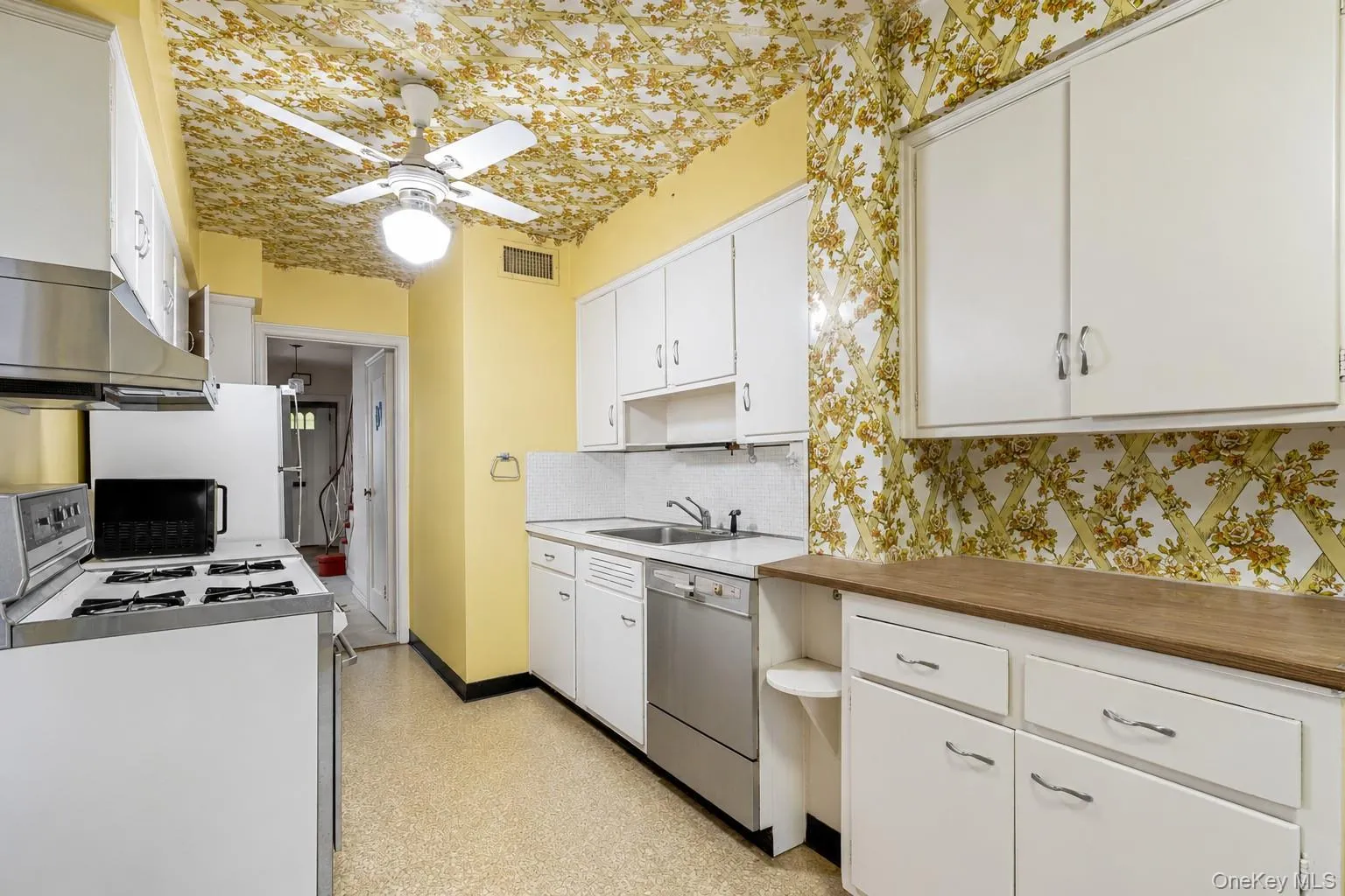 3231 163rd Street, New York, NY, 3 Bedrooms Bedrooms, 8 Rooms Rooms,1 BathroomBathrooms,Residential,For Rent,163rd,0,994743 3231 163rd Street, New York, NY, 3 Bedrooms Bedrooms, 8 Rooms Rooms,1 BathroomBathrooms,Residential,For Rent,163rd,0,994743