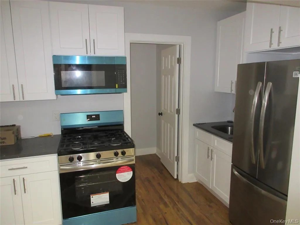 949 213th Street, New York, NY, 3 Bedrooms Bedrooms, 5 Rooms Rooms,1 BathroomBathrooms,Residential Lease,For Rent,213th,0,994744 949 213th Street, New York, NY, 3 Bedrooms Bedrooms, 5 Rooms Rooms,1 BathroomBathrooms,Residential Lease,For Rent,213th,0,994744