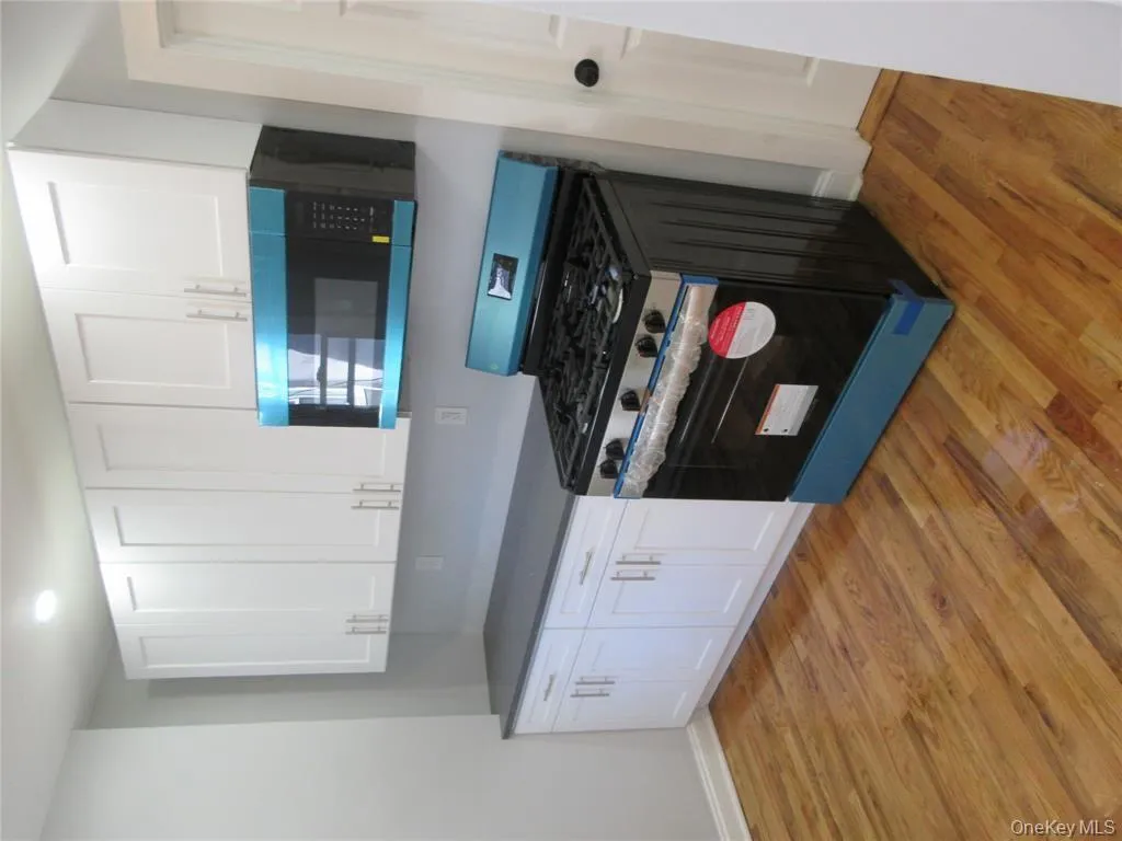949 213th Street, New York, NY, 3 Bedrooms Bedrooms, 5 Rooms Rooms,1 BathroomBathrooms,Residential Lease,For Rent,213th,0,994754 949 213th Street, New York, NY, 3 Bedrooms Bedrooms, 5 Rooms Rooms,1 BathroomBathrooms,Residential Lease,For Rent,213th,0,994754