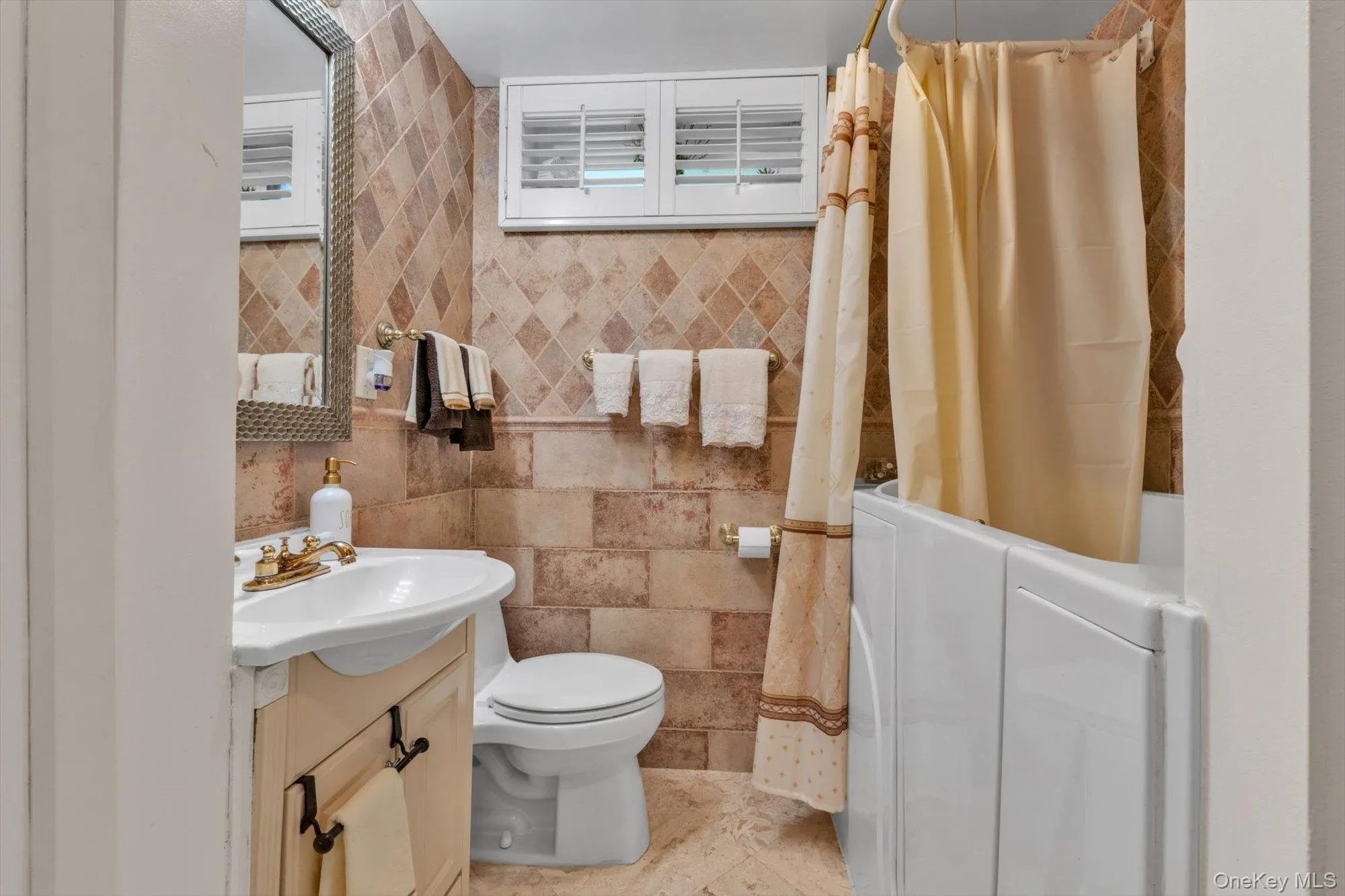 147-28 Charter Road, New York, NY, 2 Bedrooms Bedrooms, 6 Rooms Rooms,2 BathroomsBathrooms,Residential,For Rent,Charter,0,994756 147-28 Charter Road, New York, NY, 2 Bedrooms Bedrooms, 6 Rooms Rooms,2 BathroomsBathrooms,Residential,For Rent,Charter,0,994756
