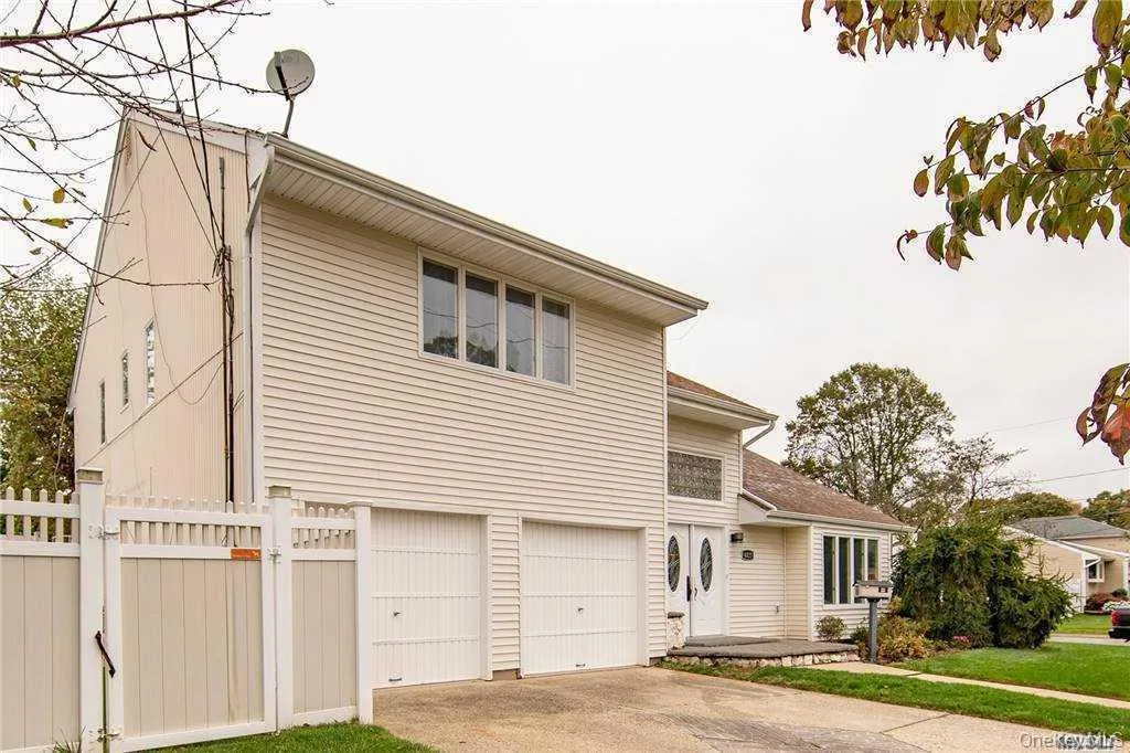 Front of the house, you can see the 2 car garage and double driveway. Vinyl fencing surrounding the property and the pretty curb appeal. Front of the house, you can see the 2 car garage and double driveway. Vinyl fencing surrounding the property and the pretty curb appeal.