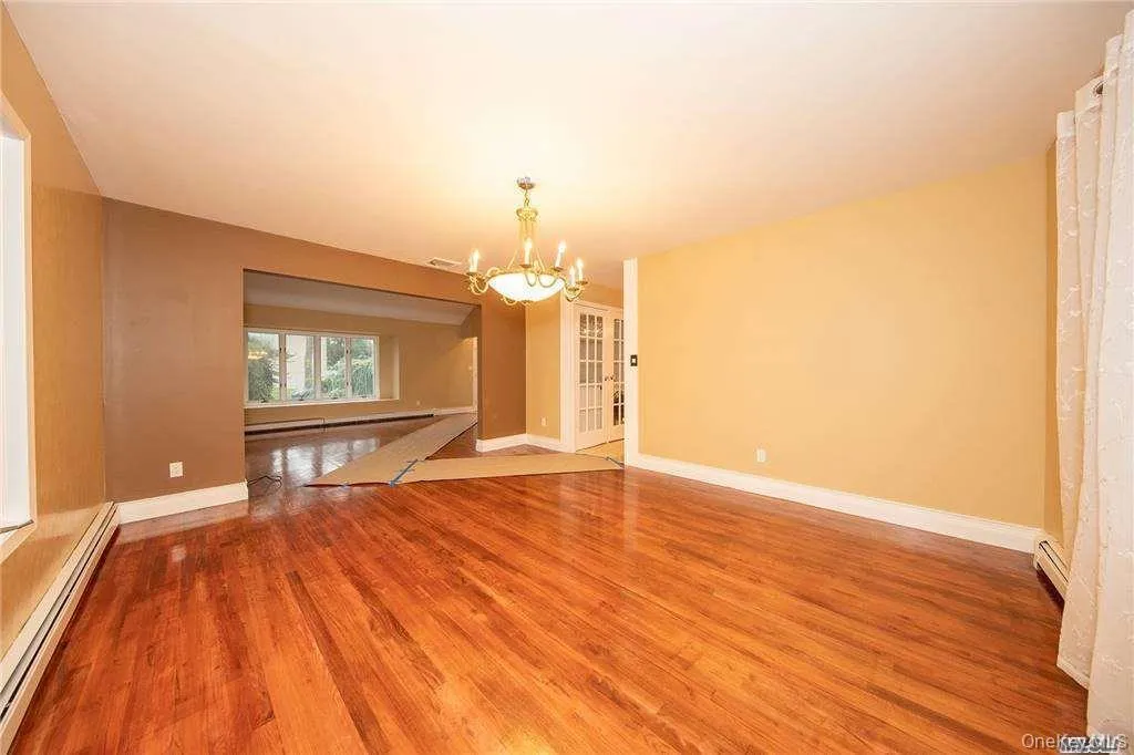 Glossy hardwood floors, open to dining room and Kitchen Glossy hardwood floors, open to dining room and Kitchen
