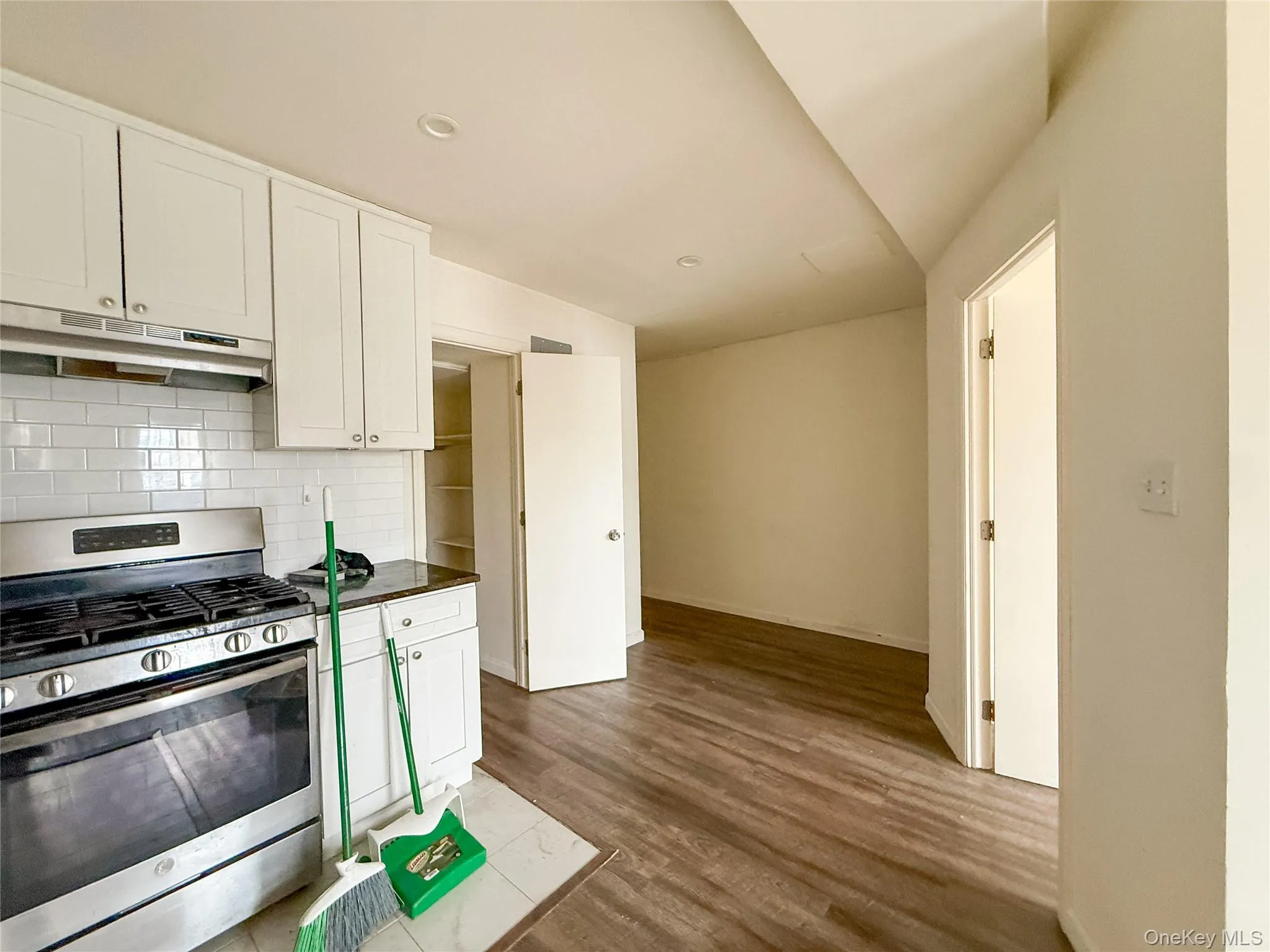 765 Shore Road, Long Beach, NY, 1 Bedroom Bedrooms, 4 Rooms Rooms,1 BathroomBathrooms,Residential Lease,For Rent,Shore,0,994775 765 Shore Road, Long Beach, NY, 1 Bedroom Bedrooms, 4 Rooms Rooms,1 BathroomBathrooms,Residential Lease,For Rent,Shore,0,994775