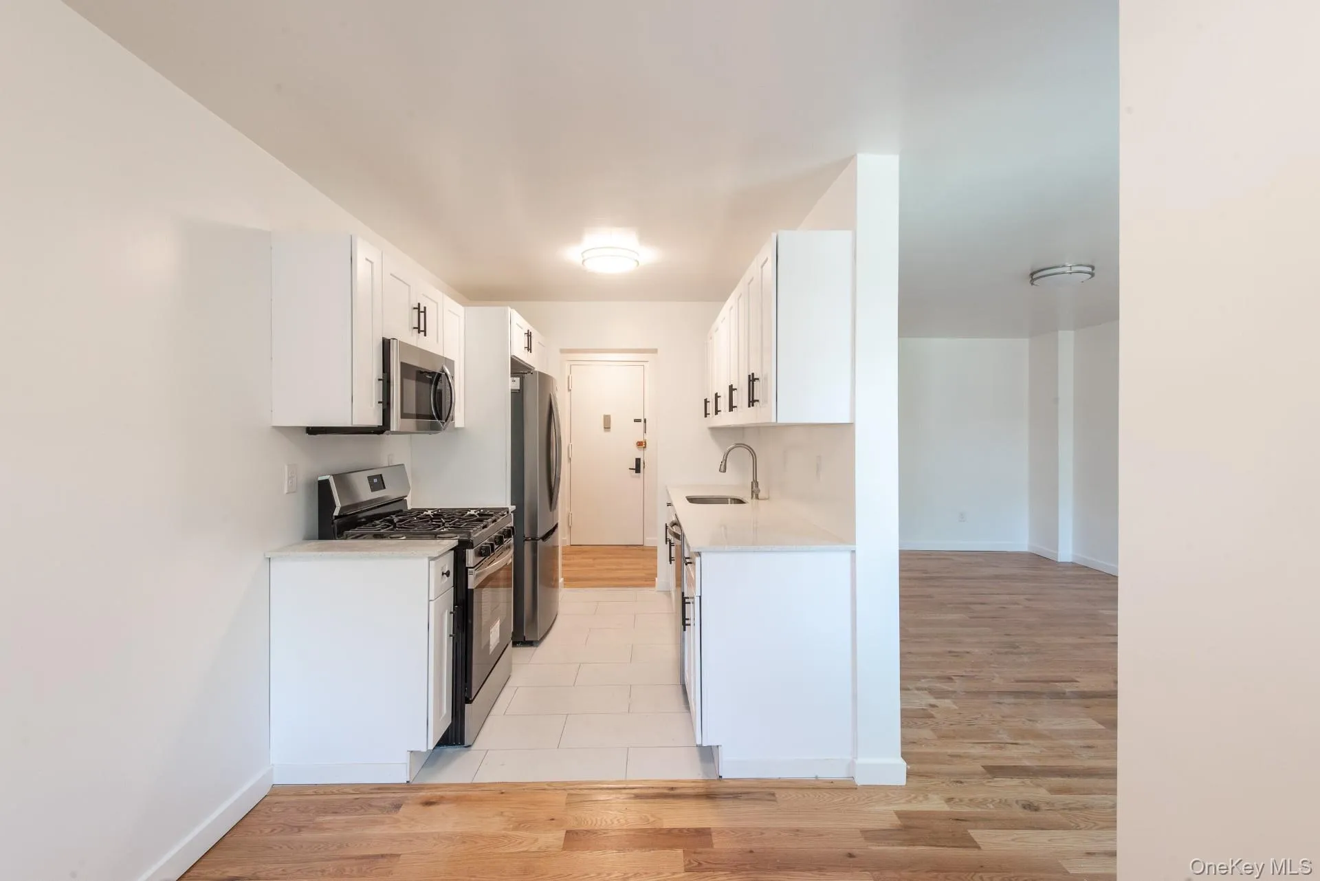New kitchen with stainless steel appliances, white Shaker cabinets New kitchen with stainless steel appliances, white Shaker cabinets