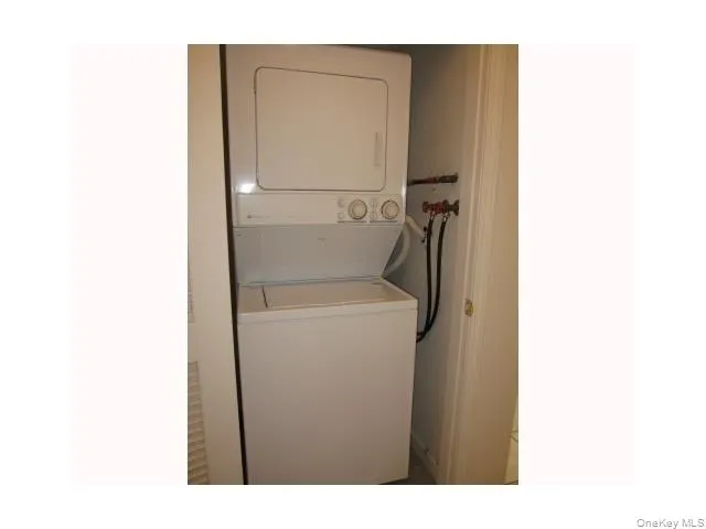 There's a washer/dryer on the main living level There's a washer/dryer on the main living level
