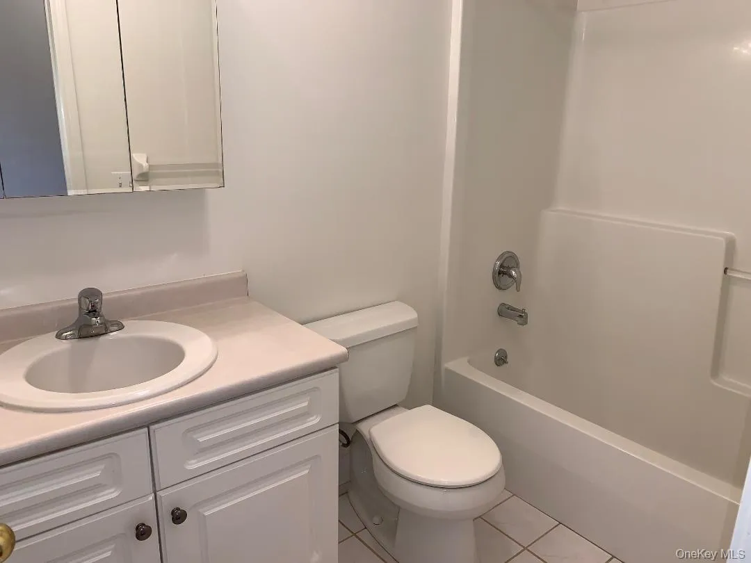 25 College Avenue, Clarkstown, NY, 2 Bedrooms Bedrooms, 6 Rooms Rooms,2 BathroomsBathrooms,Residential Lease,For Rent,College,0,994815 25 College Avenue, Clarkstown, NY, 2 Bedrooms Bedrooms, 6 Rooms Rooms,2 BathroomsBathrooms,Residential Lease,For Rent,College,0,994815