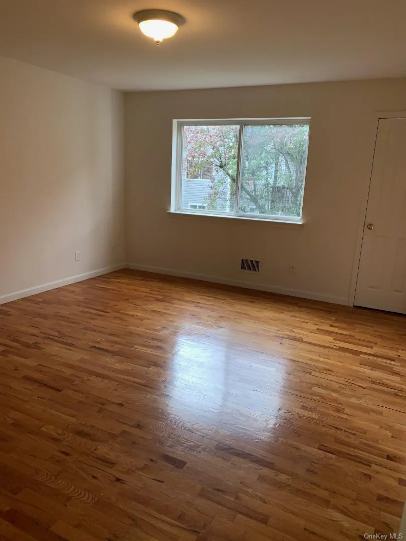 25 College Avenue, Clarkstown, NY, 2 Bedrooms Bedrooms, 6 Rooms Rooms,2 BathroomsBathrooms,Residential Lease,For Rent,College,0,994815 25 College Avenue, Clarkstown, NY, 2 Bedrooms Bedrooms, 6 Rooms Rooms,2 BathroomsBathrooms,Residential Lease,For Rent,College,0,994815