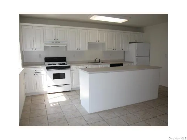 25 College Avenue, Clarkstown, NY, 2 Bedrooms Bedrooms, 6 Rooms Rooms,2 BathroomsBathrooms,Residential Lease,For Rent,College,0,994815 25 College Avenue, Clarkstown, NY, 2 Bedrooms Bedrooms, 6 Rooms Rooms,2 BathroomsBathrooms,Residential Lease,For Rent,College,0,994815