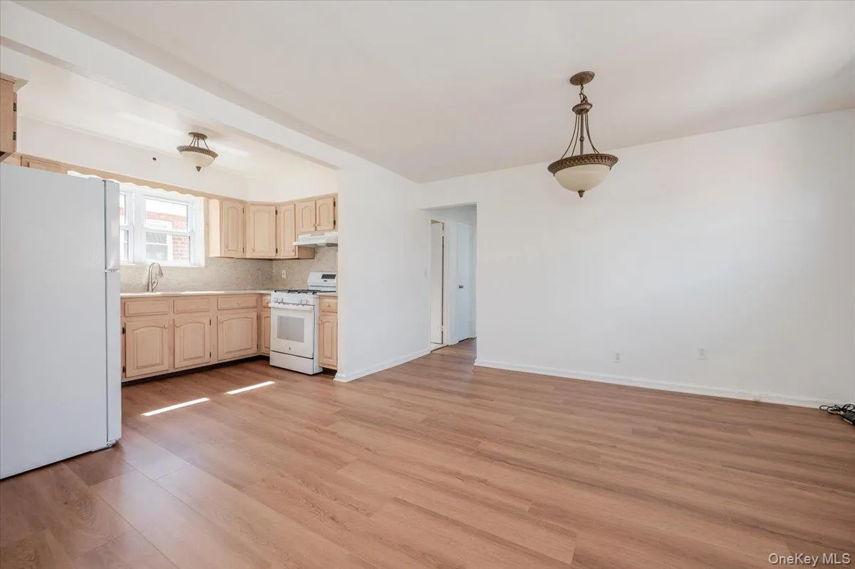 3166 Spencer Drive, New York, NY, 3 Bedrooms Bedrooms, 6 Rooms Rooms,1 BathroomBathrooms,Residential Lease,For Rent,Spencer,0,994821 3166 Spencer Drive, New York, NY, 3 Bedrooms Bedrooms, 6 Rooms Rooms,1 BathroomBathrooms,Residential Lease,For Rent,Spencer,0,994821