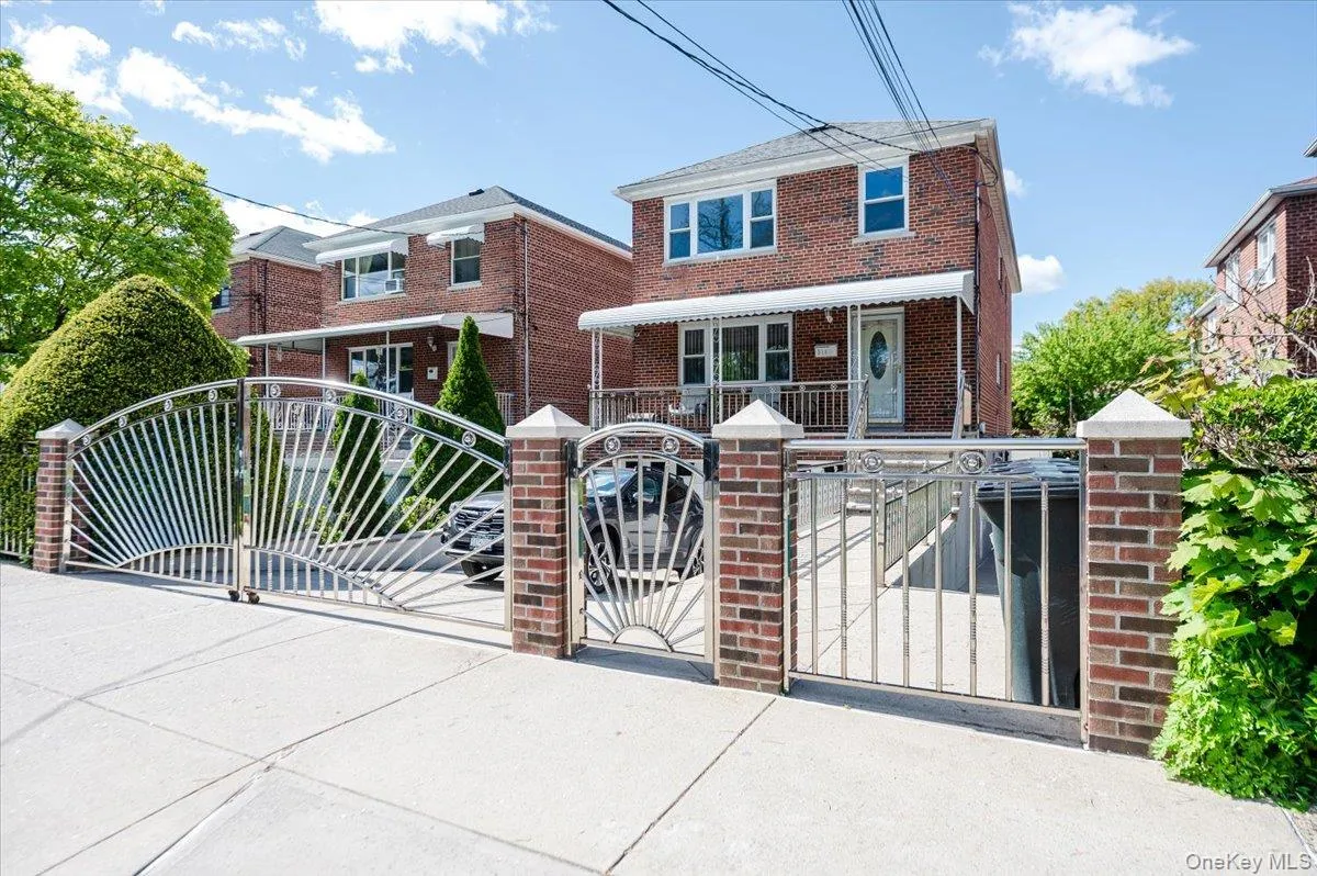 3166 Spencer Drive, New York, NY, 3 Bedrooms Bedrooms, 6 Rooms Rooms,1 BathroomBathrooms,Residential Lease,For Rent,Spencer,0,994821 3166 Spencer Drive, New York, NY, 3 Bedrooms Bedrooms, 6 Rooms Rooms,1 BathroomBathrooms,Residential Lease,For Rent,Spencer,0,994821