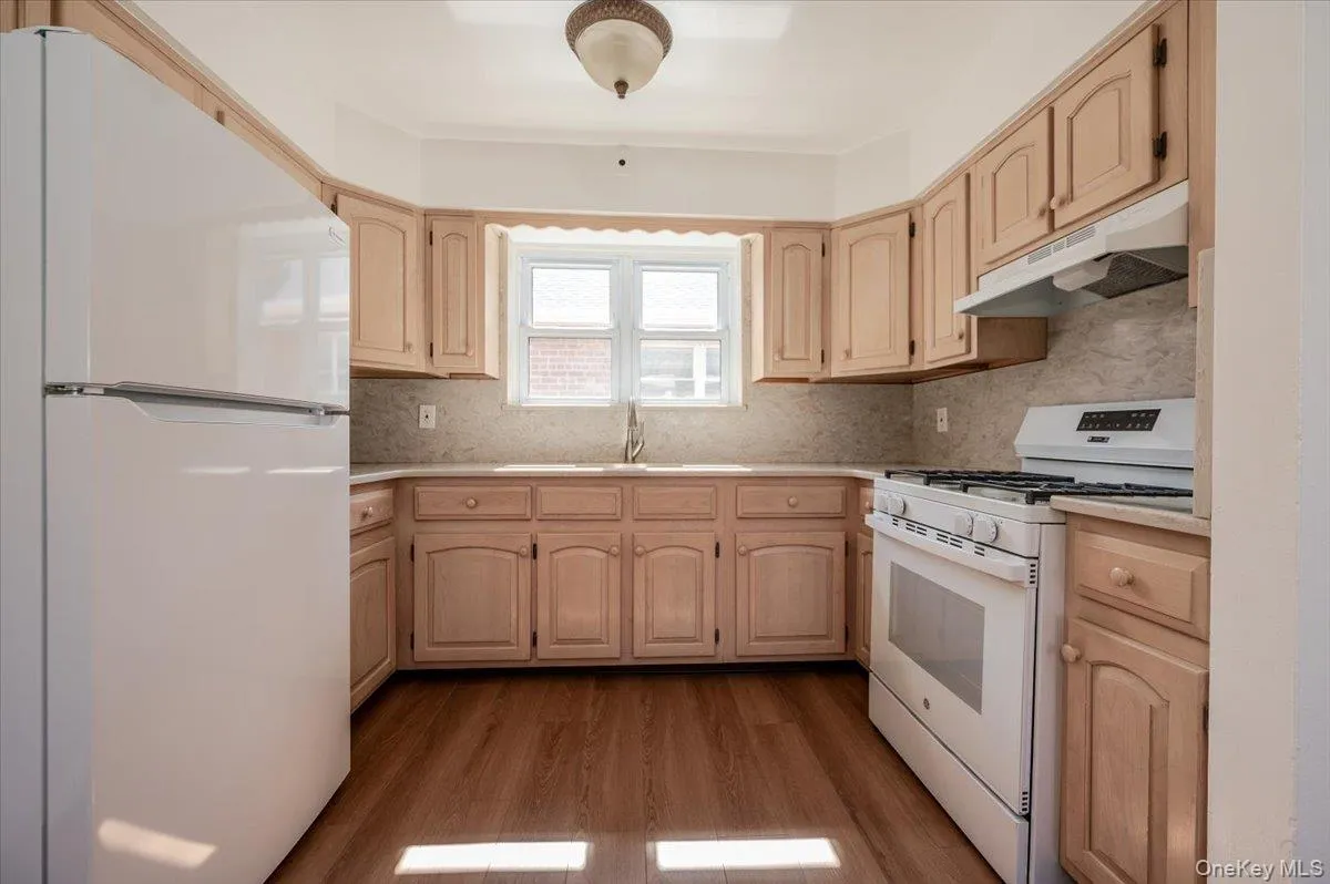 3166 Spencer Drive, New York, NY, 3 Bedrooms Bedrooms, 6 Rooms Rooms,1 BathroomBathrooms,Residential Lease,For Rent,Spencer,0,994821 3166 Spencer Drive, New York, NY, 3 Bedrooms Bedrooms, 6 Rooms Rooms,1 BathroomBathrooms,Residential Lease,For Rent,Spencer,0,994821