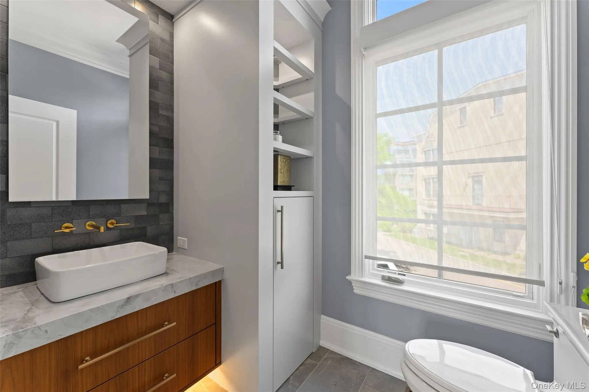 Powder room Powder room