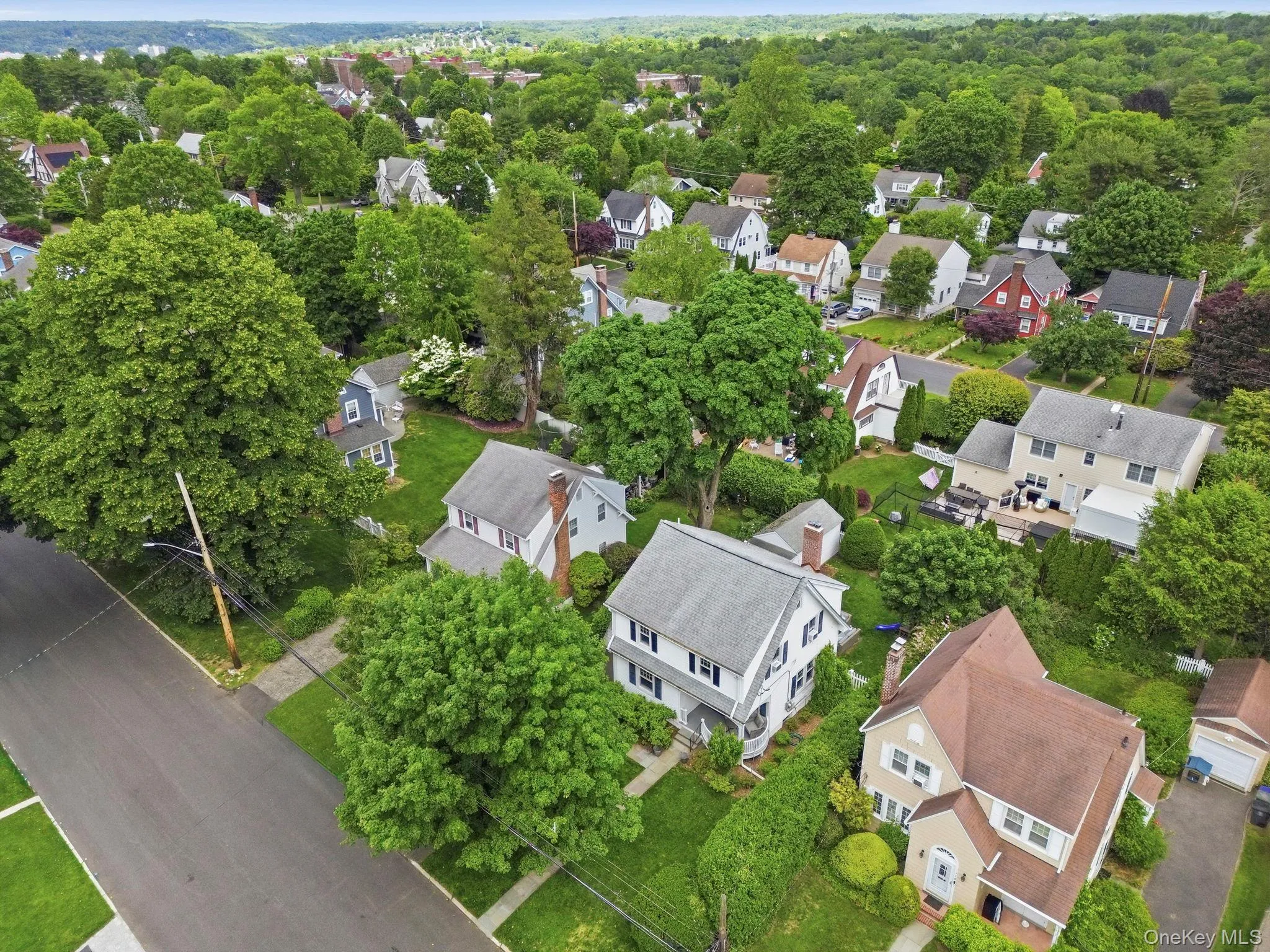 The best of the neighborhood awaits. The best of the neighborhood awaits.