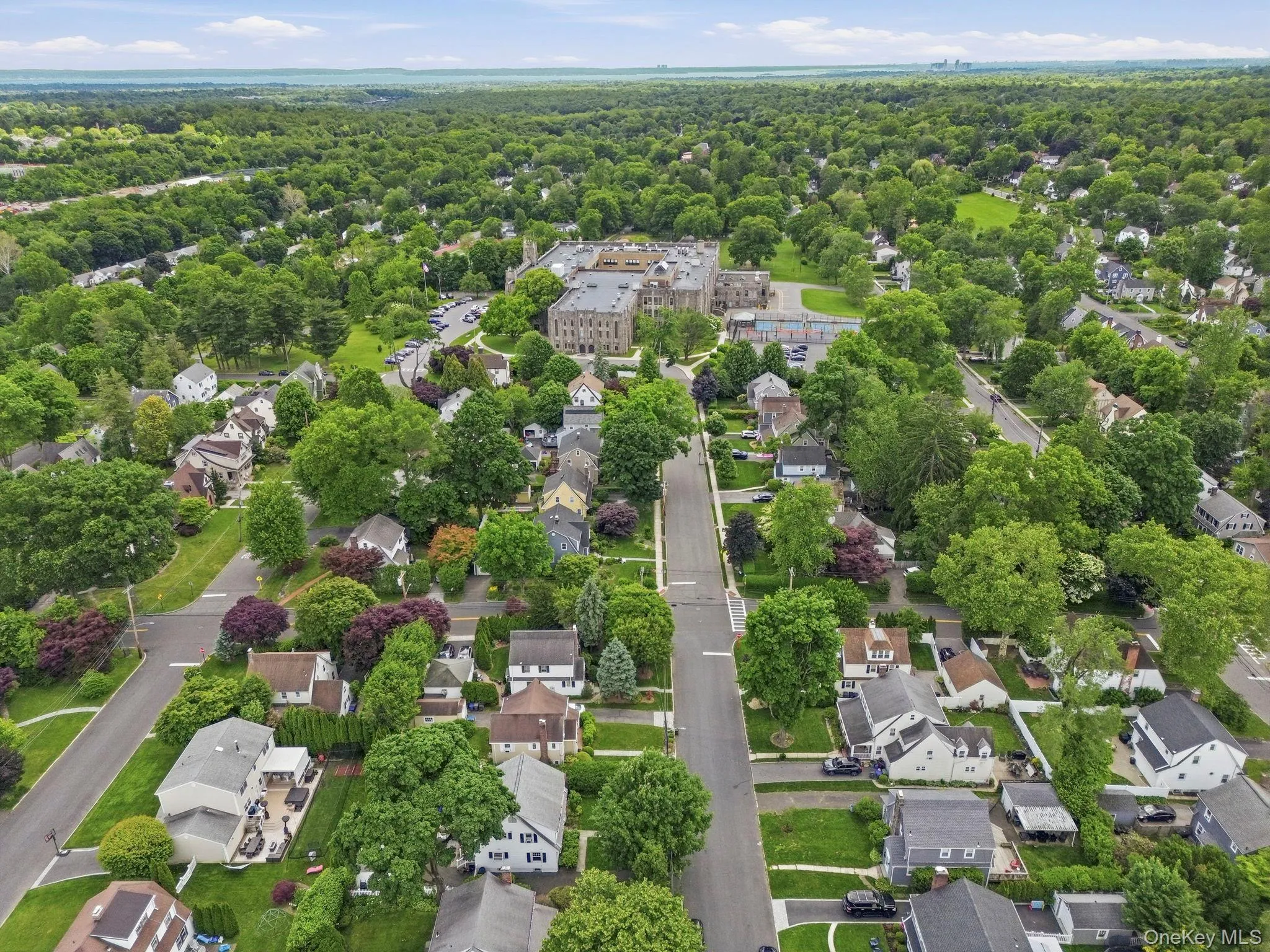 Ideally located and close to all. Ideally located and close to all.