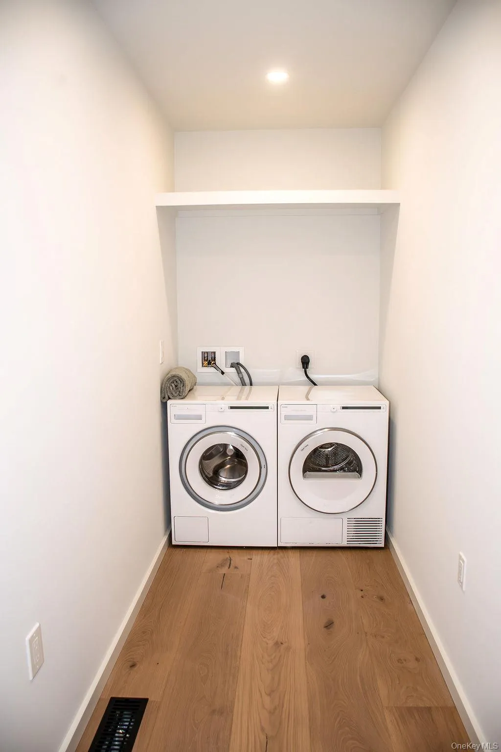 13 Regal Road, Stockport, NY, 2 Bedrooms Bedrooms, 6 Rooms Rooms,1 BathroomBathrooms,Residential,For Rent,Regal,0,994943 13 Regal Road, Stockport, NY, 2 Bedrooms Bedrooms, 6 Rooms Rooms,1 BathroomBathrooms,Residential,For Rent,Regal,0,994943