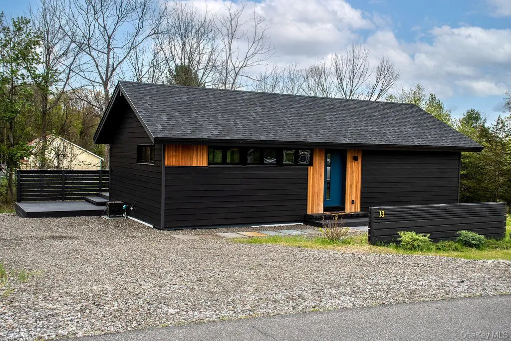 13 Regal Road, Stockport, NY, 2 Bedrooms Bedrooms, 6 Rooms Rooms,1 BathroomBathrooms,Residential,For Rent,Regal,0,994943 13 Regal Road, Stockport, NY, 2 Bedrooms Bedrooms, 6 Rooms Rooms,1 BathroomBathrooms,Residential,For Rent,Regal,0,994943