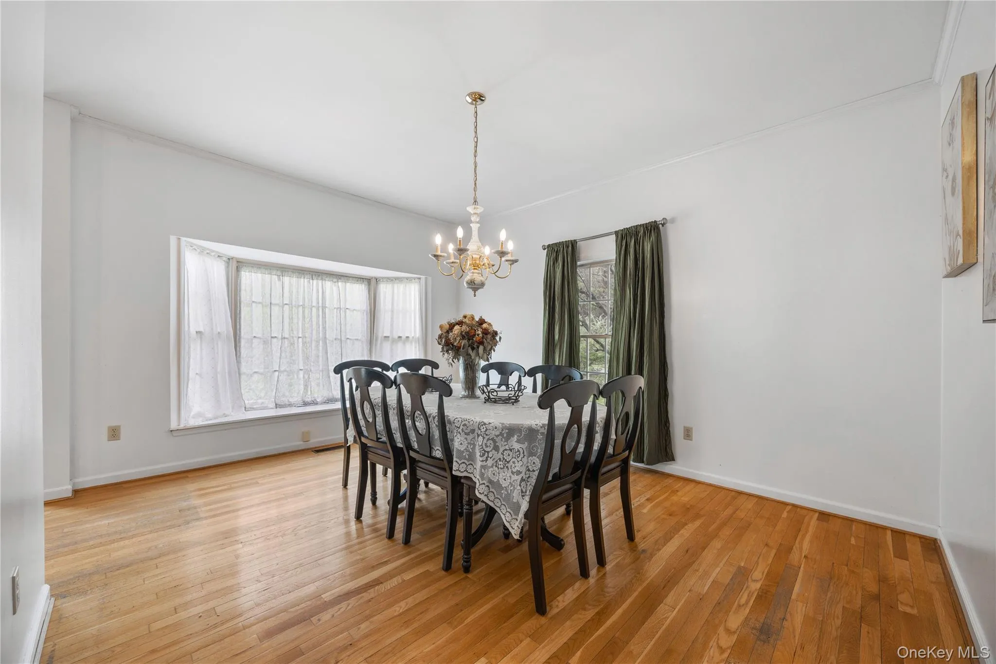Wood-finish flooring throughout Wood-finish flooring throughout
