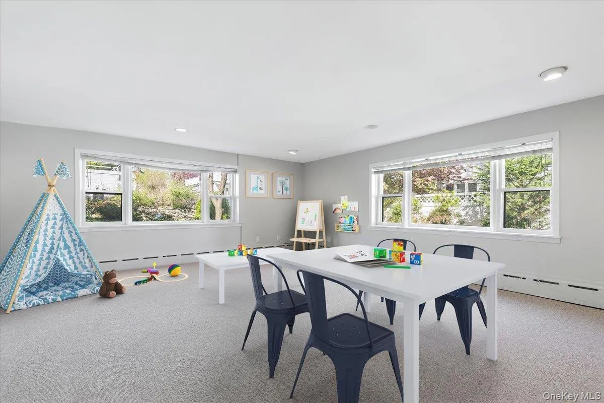 35 Gordon Place, Greenburgh, NY, 4 Bedrooms Bedrooms, 10 Rooms Rooms,3 BathroomsBathrooms,Residential Lease,For Rent,Gordon,0,994964 35 Gordon Place, Greenburgh, NY, 4 Bedrooms Bedrooms, 10 Rooms Rooms,3 BathroomsBathrooms,Residential Lease,For Rent,Gordon,0,994964