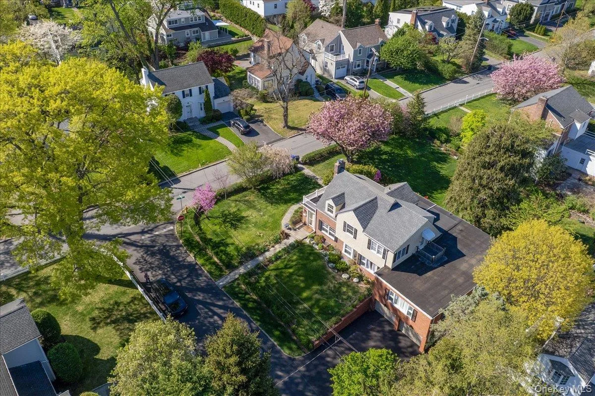 Birds eye view of property featuring a residential view Birds eye view of property featuring a residential view