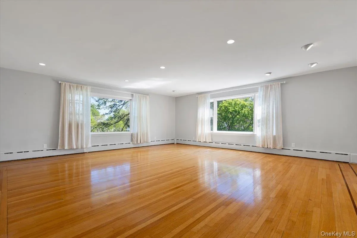Bright and airy family room with generous space and natural light Bright and airy family room with generous space and natural light