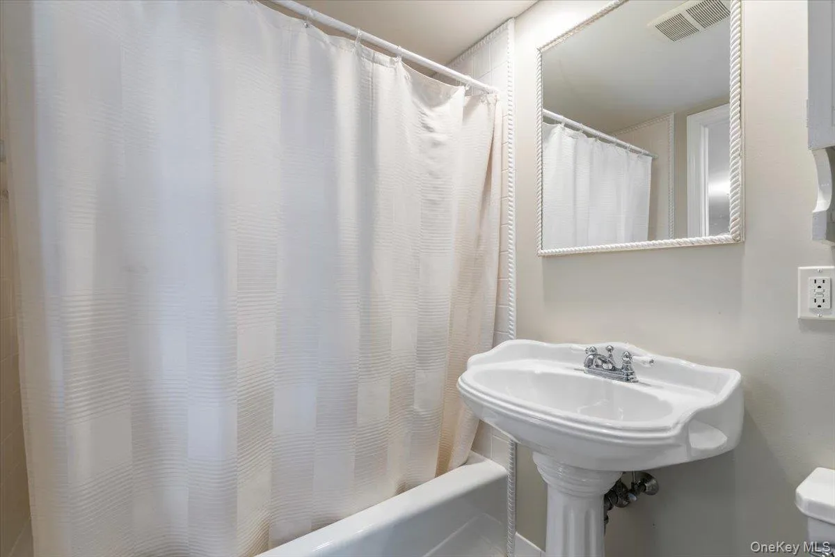 Full bath featuring shower / tub combo Full bath featuring shower / tub combo