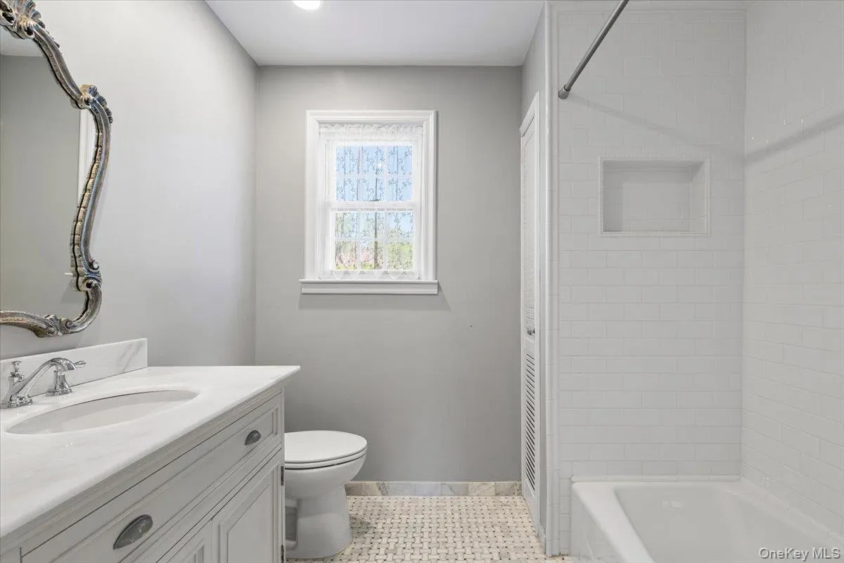 Hallway Bathroom showing tub/shower combination Hallway Bathroom showing tub/shower combination