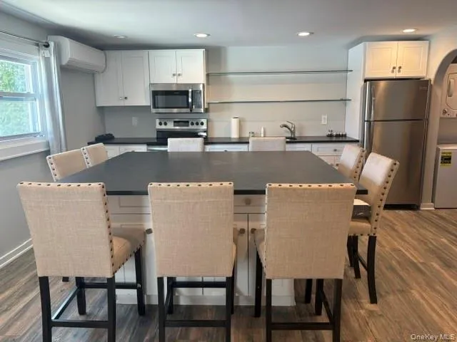 424 Bayville Avenue, Oyster Bay, NY, 1 Room Rooms,1 BathroomBathrooms,Residential Lease,For Rent,Bayville,0,994978 424 Bayville Avenue, Oyster Bay, NY, 1 Room Rooms,1 BathroomBathrooms,Residential Lease,For Rent,Bayville,0,994978