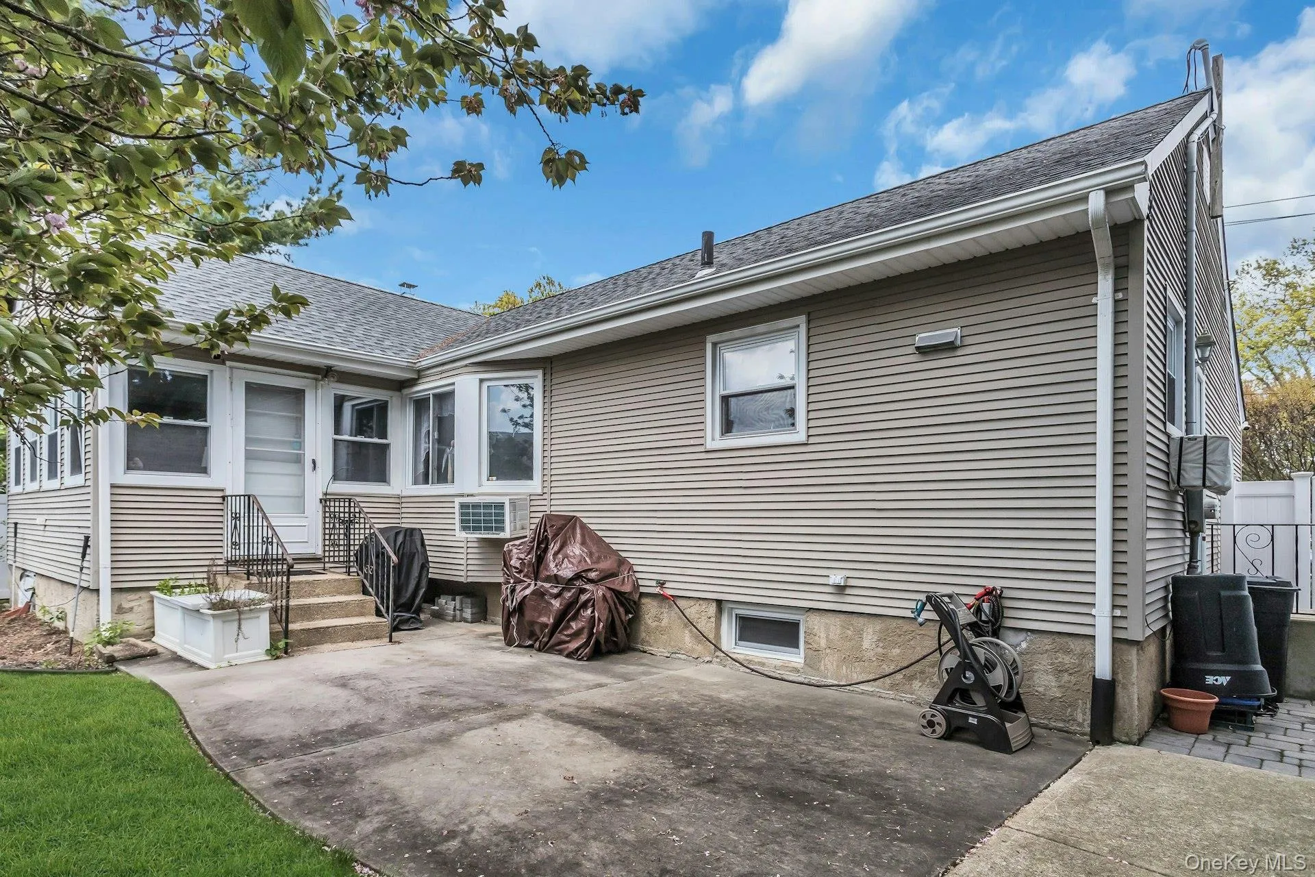 2614 Soper Avenue, Hempstead, NY, 3 Bedrooms Bedrooms, 7 Rooms Rooms,2 BathroomsBathrooms,Residential Sale,For Rent,Soper,0,994989 2614 Soper Avenue, Hempstead, NY, 3 Bedrooms Bedrooms, 7 Rooms Rooms,2 BathroomsBathrooms,Residential Sale,For Rent,Soper,0,994989