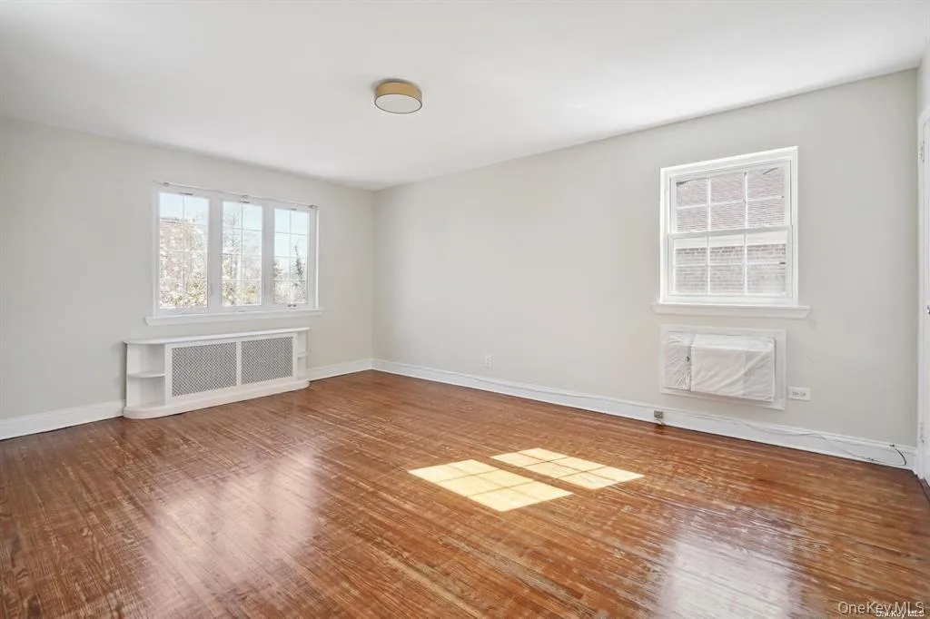 175-03 Jewel Avenue, New York, NY, 3 Bedrooms Bedrooms, 6 Rooms Rooms,2 BathroomsBathrooms,Residential Lease,For Rent,Jewel,0,995009 175-03 Jewel Avenue, New York, NY, 3 Bedrooms Bedrooms, 6 Rooms Rooms,2 BathroomsBathrooms,Residential Lease,For Rent,Jewel,0,995009