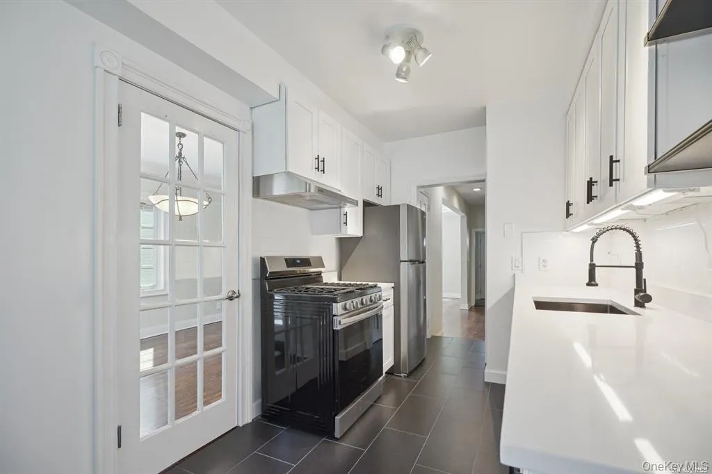 175-03 Jewel Avenue, New York, NY, 3 Bedrooms Bedrooms, 6 Rooms Rooms,2 BathroomsBathrooms,Residential Lease,For Rent,Jewel,0,995009 175-03 Jewel Avenue, New York, NY, 3 Bedrooms Bedrooms, 6 Rooms Rooms,2 BathroomsBathrooms,Residential Lease,For Rent,Jewel,0,995009
