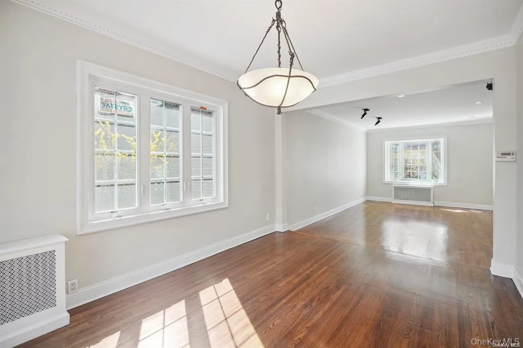 175-03 Jewel Avenue, New York, NY, 3 Bedrooms Bedrooms, 6 Rooms Rooms,2 BathroomsBathrooms,Residential Lease,For Rent,Jewel,0,995009 175-03 Jewel Avenue, New York, NY, 3 Bedrooms Bedrooms, 6 Rooms Rooms,2 BathroomsBathrooms,Residential Lease,For Rent,Jewel,0,995009