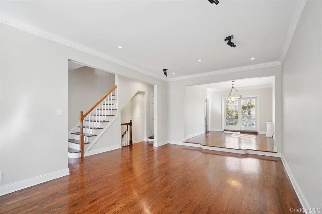 175-03 Jewel Avenue, New York, NY, 3 Bedrooms Bedrooms, 6 Rooms Rooms,2 BathroomsBathrooms,Residential Lease,For Rent,Jewel,0,995009 175-03 Jewel Avenue, New York, NY, 3 Bedrooms Bedrooms, 6 Rooms Rooms,2 BathroomsBathrooms,Residential Lease,For Rent,Jewel,0,995009
