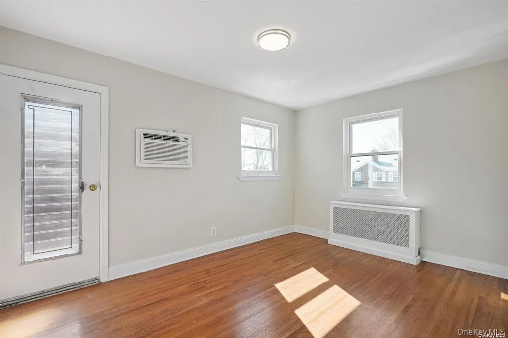 175-03 Jewel Avenue, New York, NY, 3 Bedrooms Bedrooms, 6 Rooms Rooms,2 BathroomsBathrooms,Residential Lease,For Rent,Jewel,0,995009 175-03 Jewel Avenue, New York, NY, 3 Bedrooms Bedrooms, 6 Rooms Rooms,2 BathroomsBathrooms,Residential Lease,For Rent,Jewel,0,995009