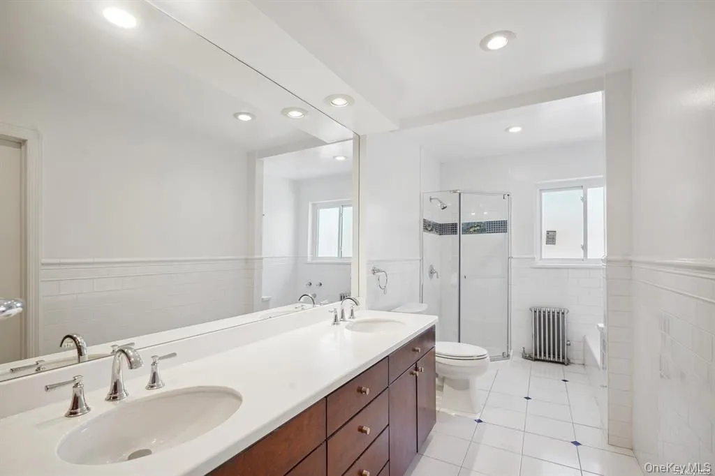 175-03 Jewel Avenue, New York, NY, 3 Bedrooms Bedrooms, 6 Rooms Rooms,2 BathroomsBathrooms,Residential Lease,For Rent,Jewel,0,995009 175-03 Jewel Avenue, New York, NY, 3 Bedrooms Bedrooms, 6 Rooms Rooms,2 BathroomsBathrooms,Residential Lease,For Rent,Jewel,0,995009